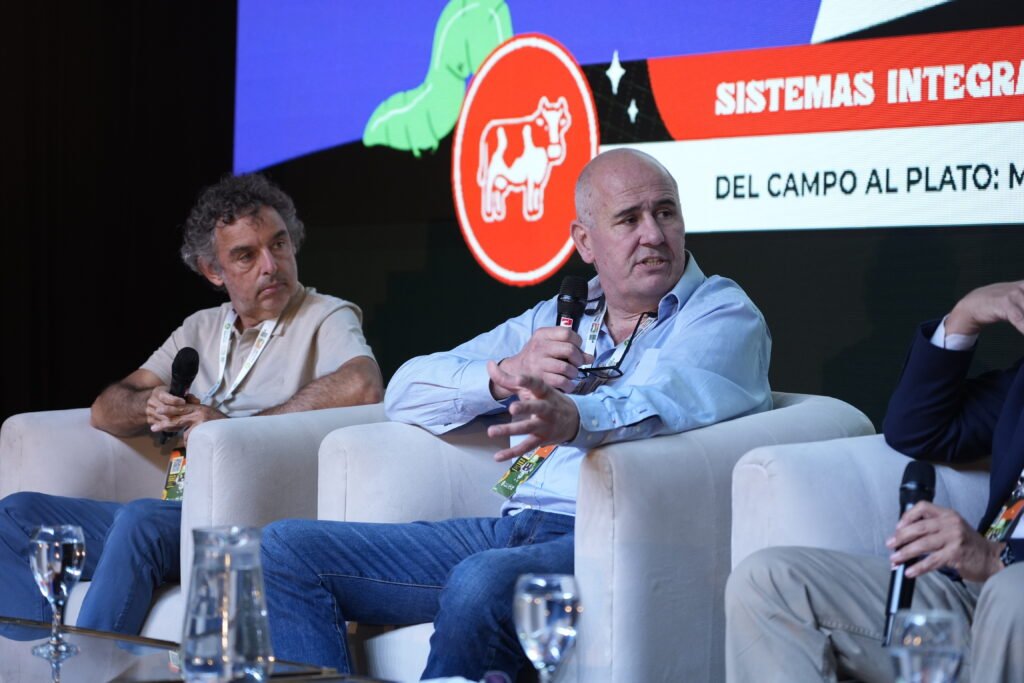 Los sistemas integrados, el avance hacia carnes diferenciadas y la necesidad de acercar más información al consumidor fueron algunos de los ejes analizados por especialistas, en el marco del “boom” de la actividad y los nuevos desafíos inaugurados.