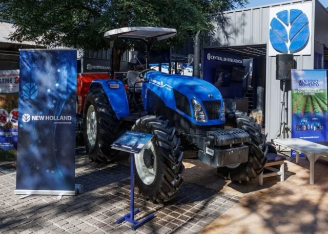 New Holland presentó en la Expo Rural 2026 tres tractores diseñados para mejorar la eficiencia en tareas agrícolas y ganaderas.