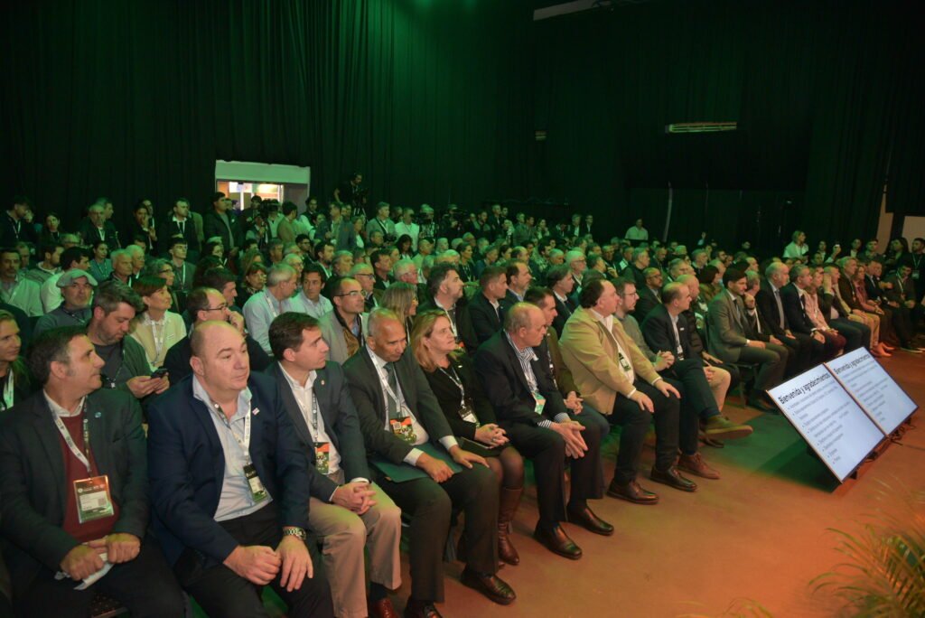 El acto de apertura reunió a autoridades nacionales, provinciales y municipales, referentes del sector agroindustrial, productores, empresas y especialistas.