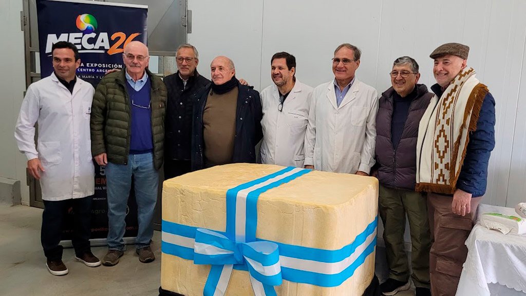 Un gigante lácteo: en Villa María presentaron un queso de 1.000 kilos, récord en Latinoamérica 1 queso gigante
